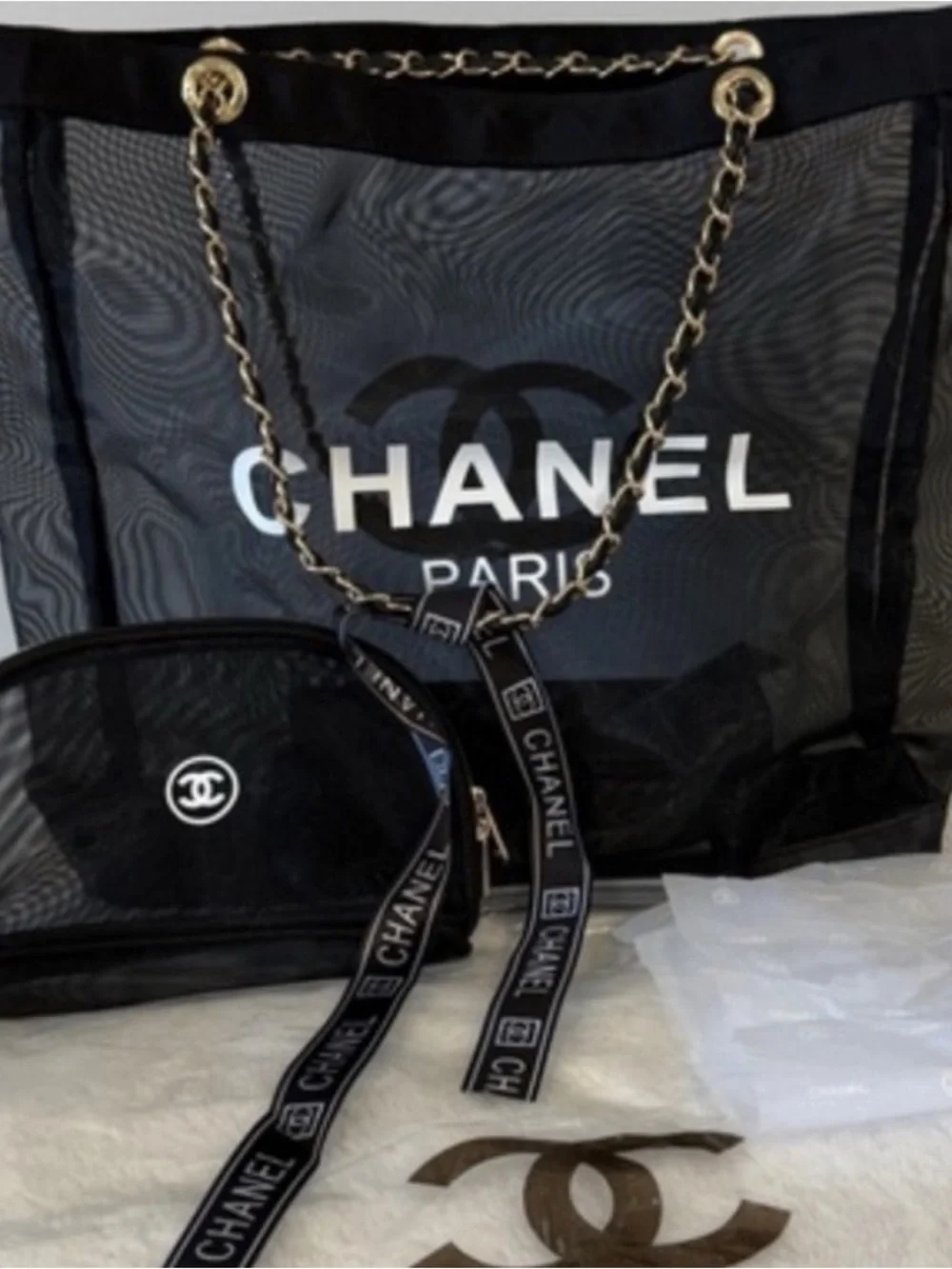 CHANEL black mesh tote bag with gold chain and cosmetic pouch - Picture 2 of 4